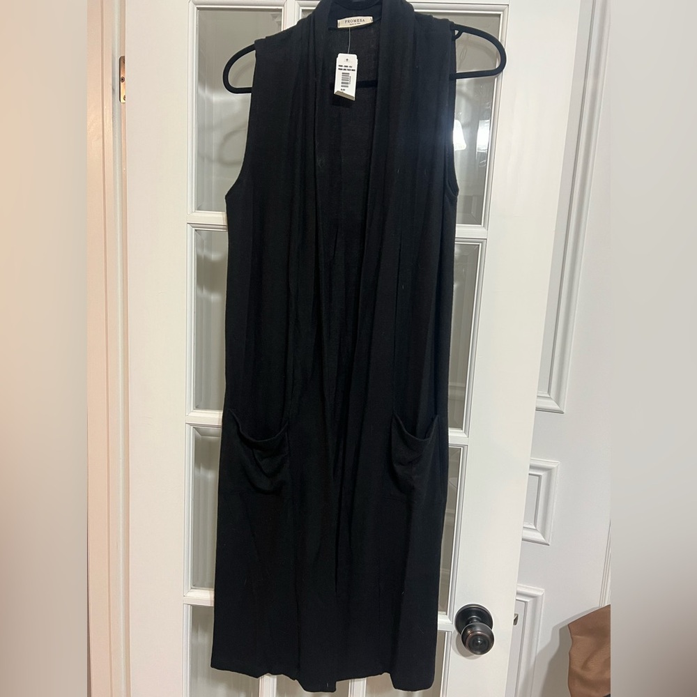 Long Sleeveless Black Cartigan